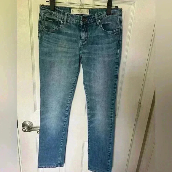 Abercrombie & Fitch Erin Straight leg Jeans size 27. Great, pre-worn condition. - Picture 1 of 9